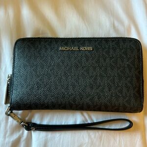Michael Kors Wristlet